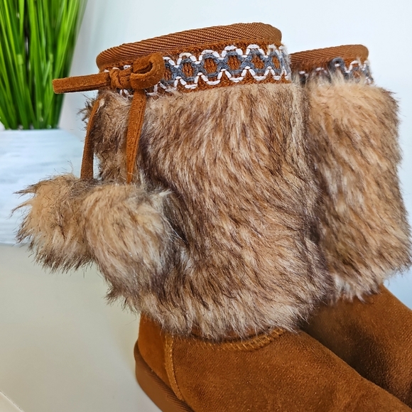 FABKIDS Fur Pom Pom Fuzzy Brown Boots  Braided Accents - Kids, Size 12 - Picture 8 of 16